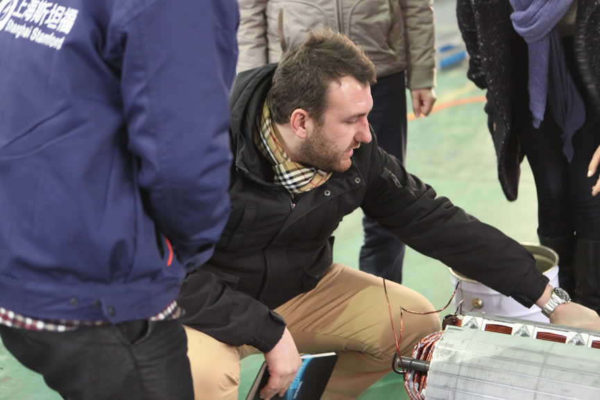 2014年5月，歐洲長期采購客戶來工廠指導(dǎo)工作。